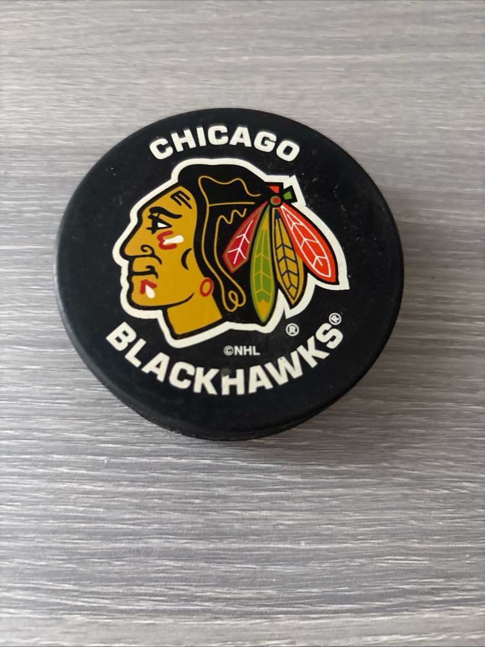 Chicago Blackhawks NHL Official Souvenir Puck In Glas Co. Licensed